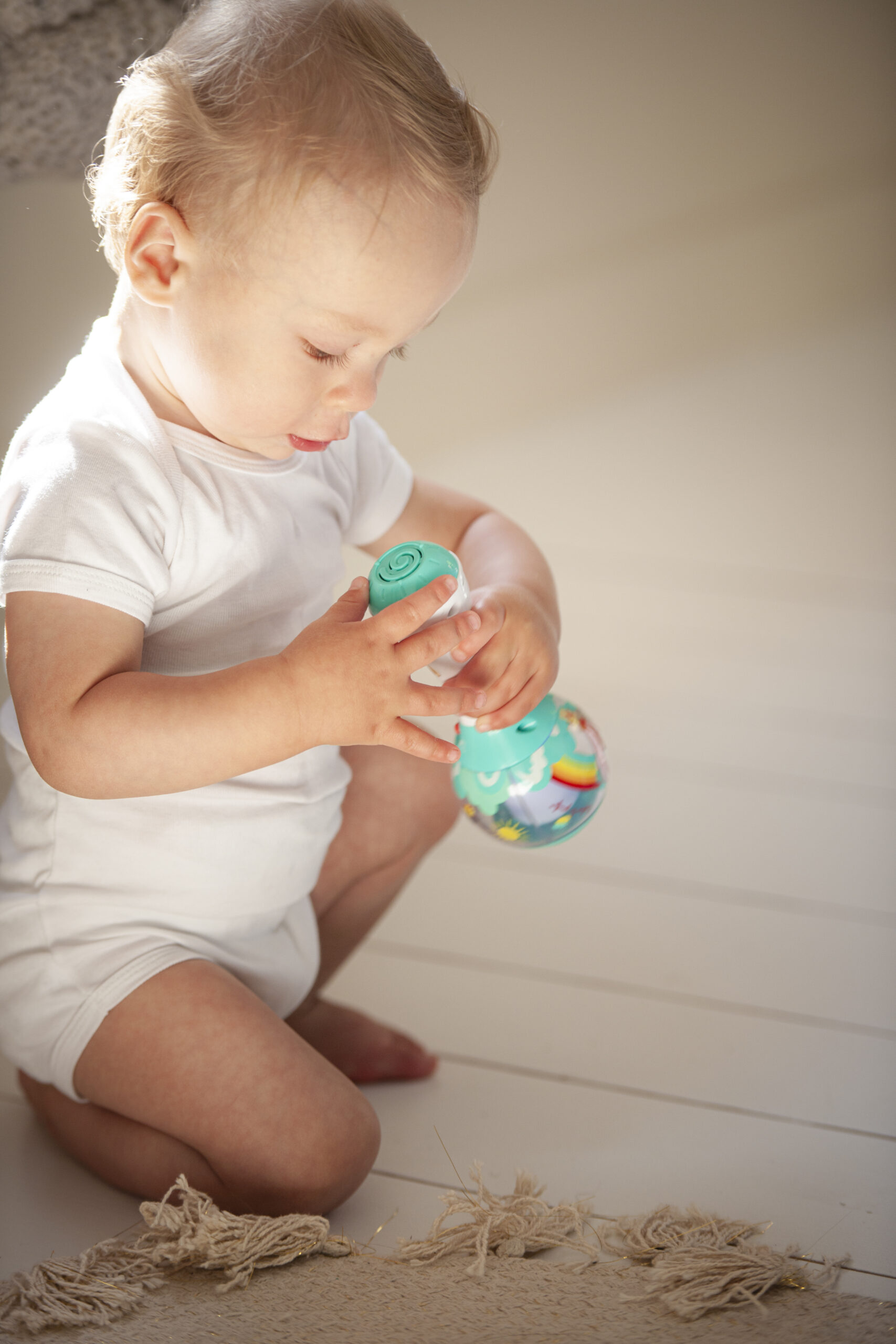 230808 – Shake shake Sophie la girafe – lifestyle visual 2