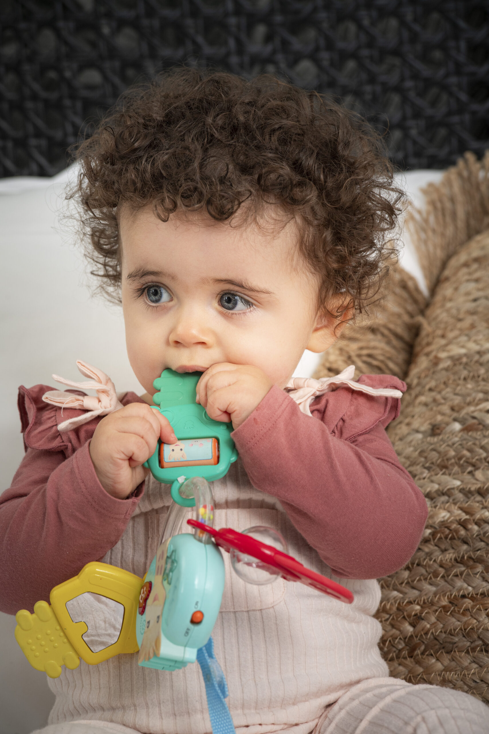 230851- Lights and sound keys rattle Sophie la girafe_2022 lifestyle visual_3